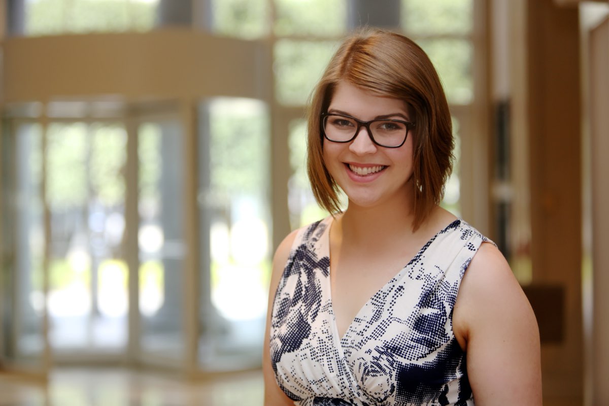female-student_AdobeStock_89086109 female-student_AdobeStock_89086109