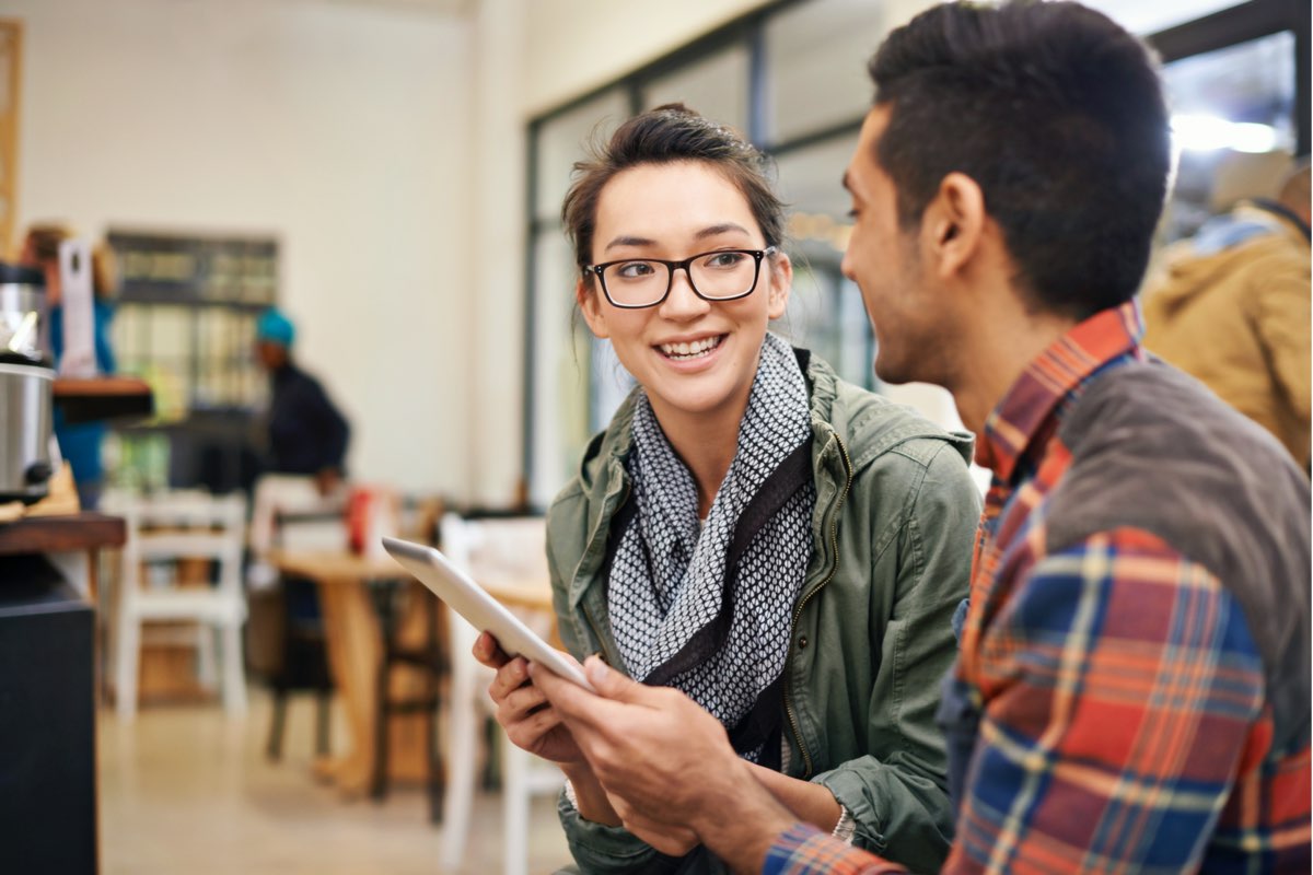 two-students-tablet_iStock_000051784306jpg