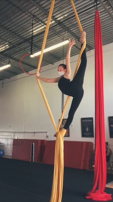 aerial-dance-storytelling-emmie-dabell